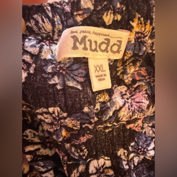 Floral Wide-Leg Pants with Yellow Trim MUDD STRAPPLES BLACK FLORAL JUMPSUIT - Picture 14 of 16